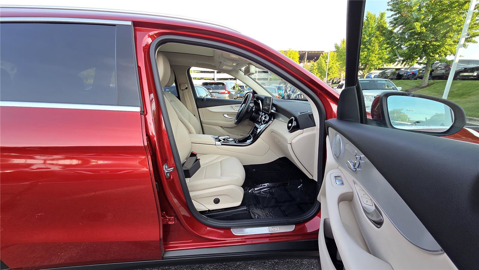 Used 2017 Mercedes-Benz GLC 300 4MATIC image 31