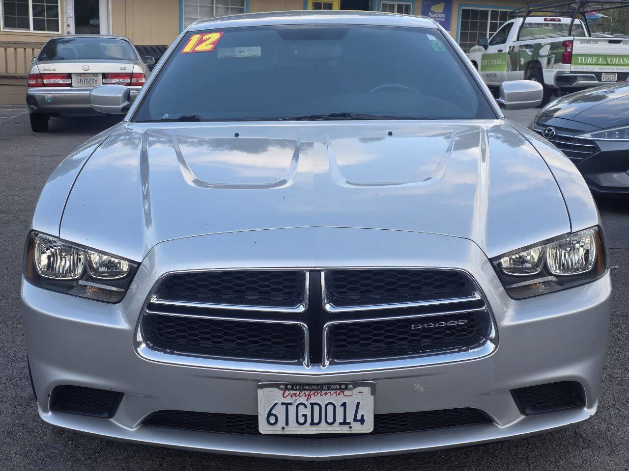 Used 2012 Dodge Charger SE w/ Connectivity Group RWD image 2