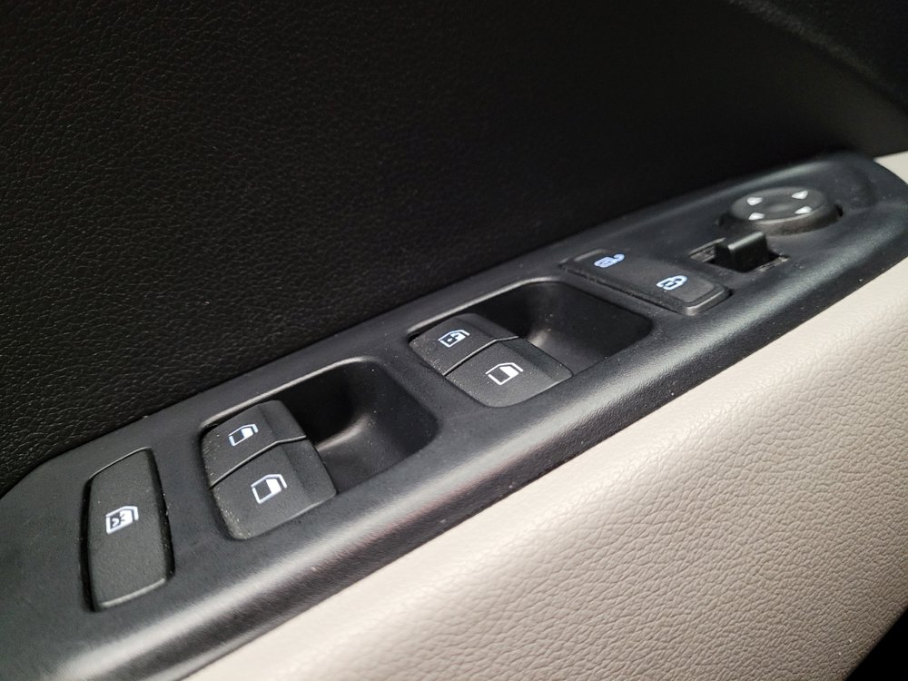 Used 2021 Hyundai Venue SEL w/ Cargo Package FWD image 27
