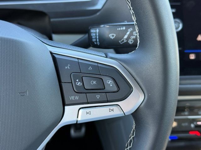 Used 2023 Volkswagen Tiguan SE R-Line image 30