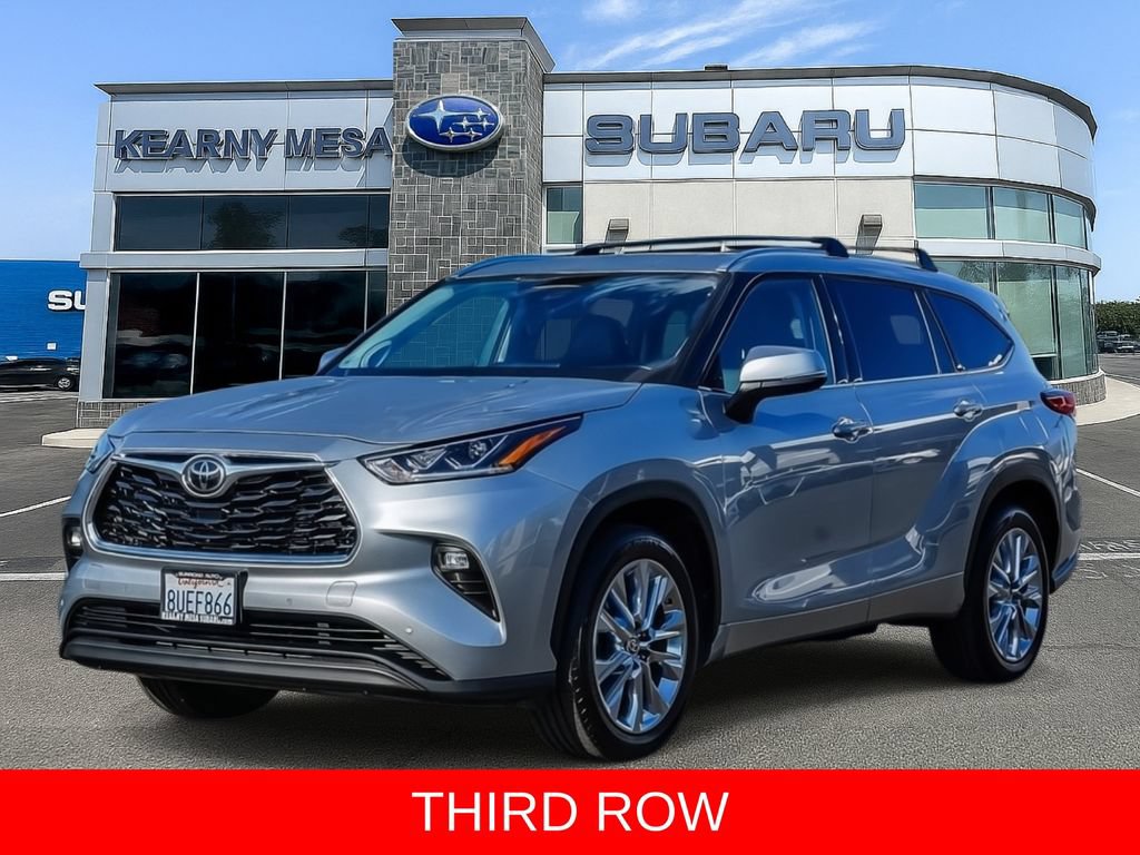 Used 2021 Toyota Highlander Limited FWD image 3