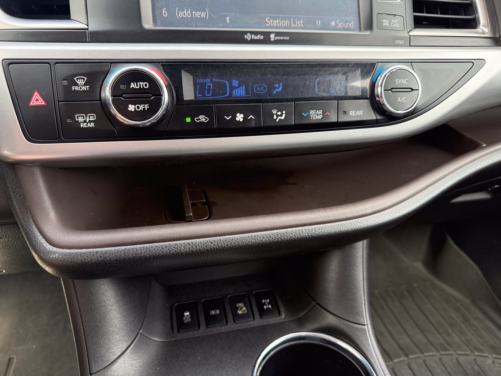 Used 2014 Toyota Highlander XLE AWD/4WD image 26