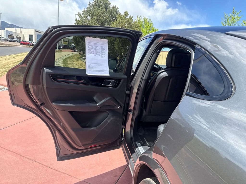 Used 2023 Porsche Cayenne Coupe AWD/4WD image 19