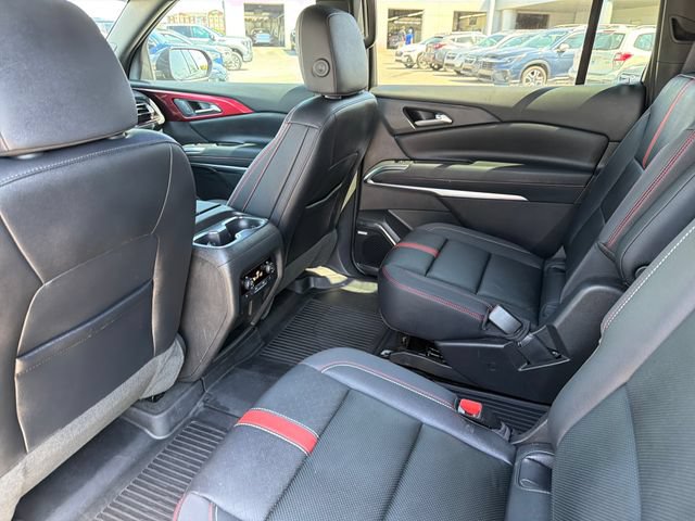 Used 2025 Chevrolet Traverse RS w/ LPO, Floor Liner Package FWD image 21