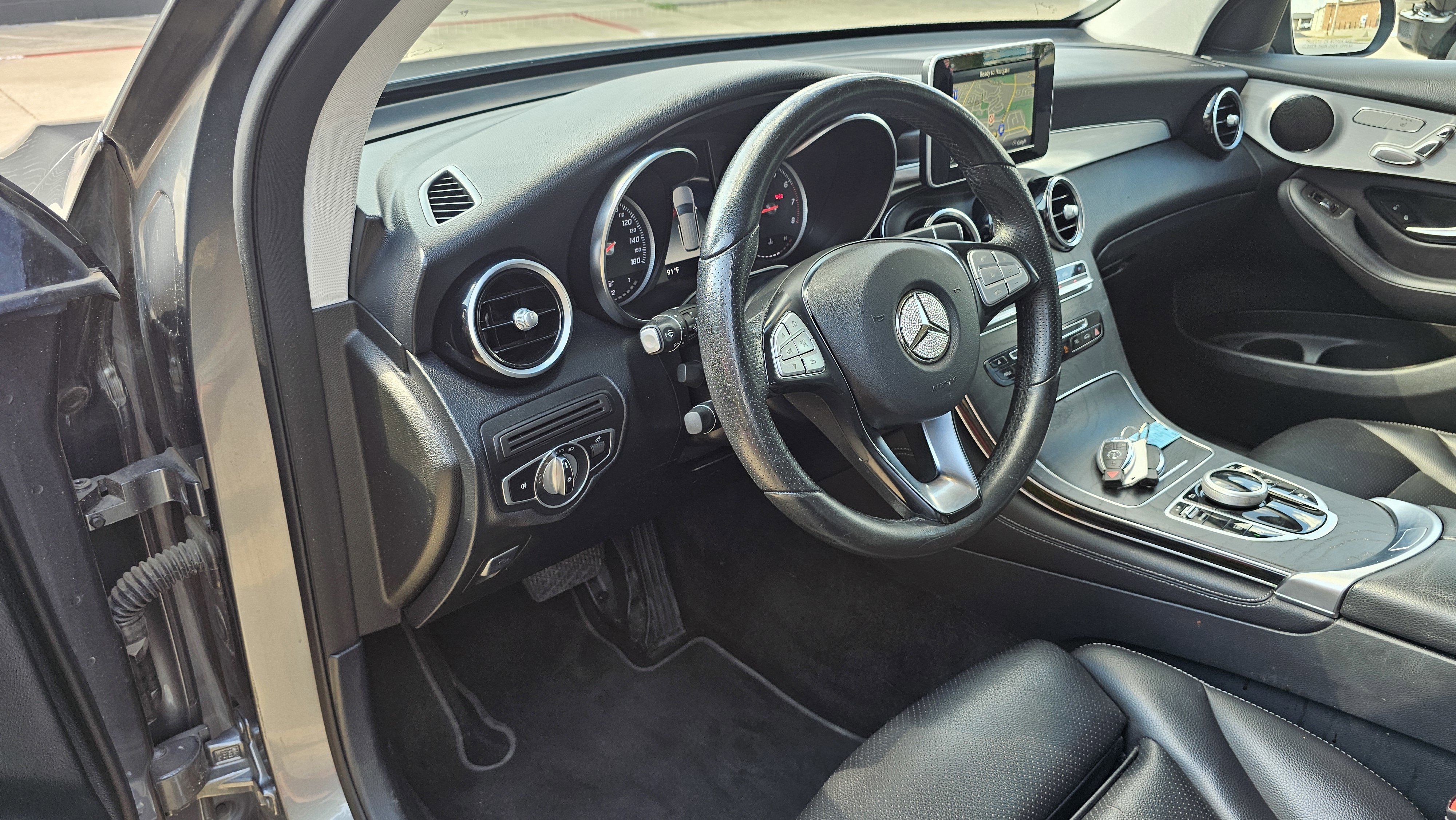 Used 2019 Mercedes-Benz GLC 300 w/ Premium Package image 23