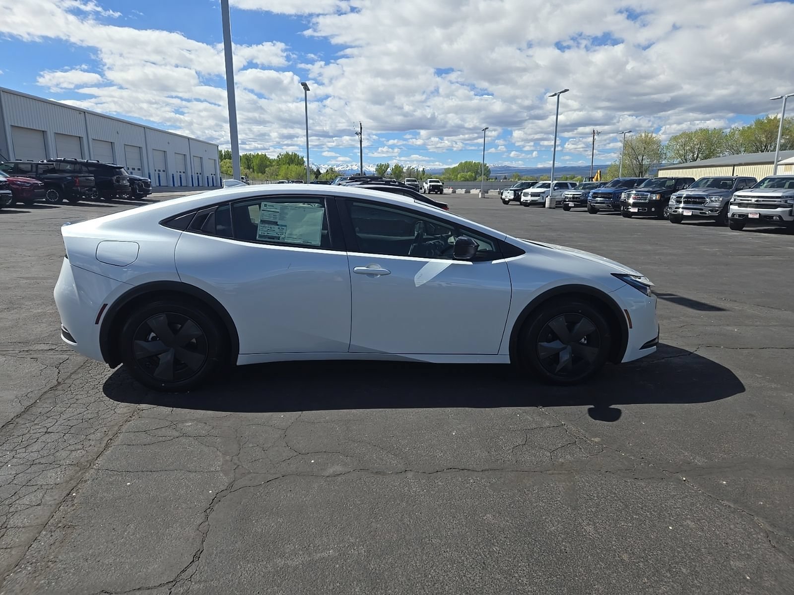 New 2025 Toyota Prius Plug-In Hybrid FWD image 2