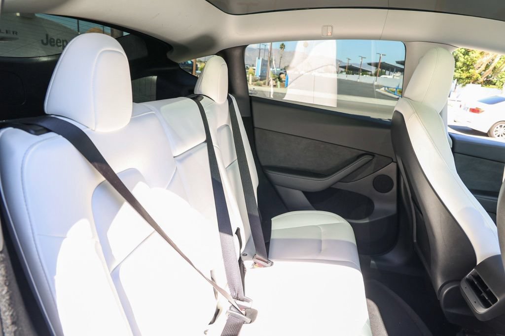 Used 2024 Tesla Model Y Long Range AWD/4WD image 19