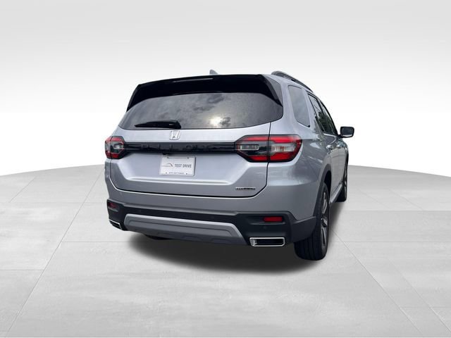 Used 2023 Honda Pilot Touring image 4