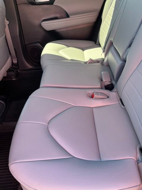 Used 2023 Toyota Highlander XLE FWD image 11