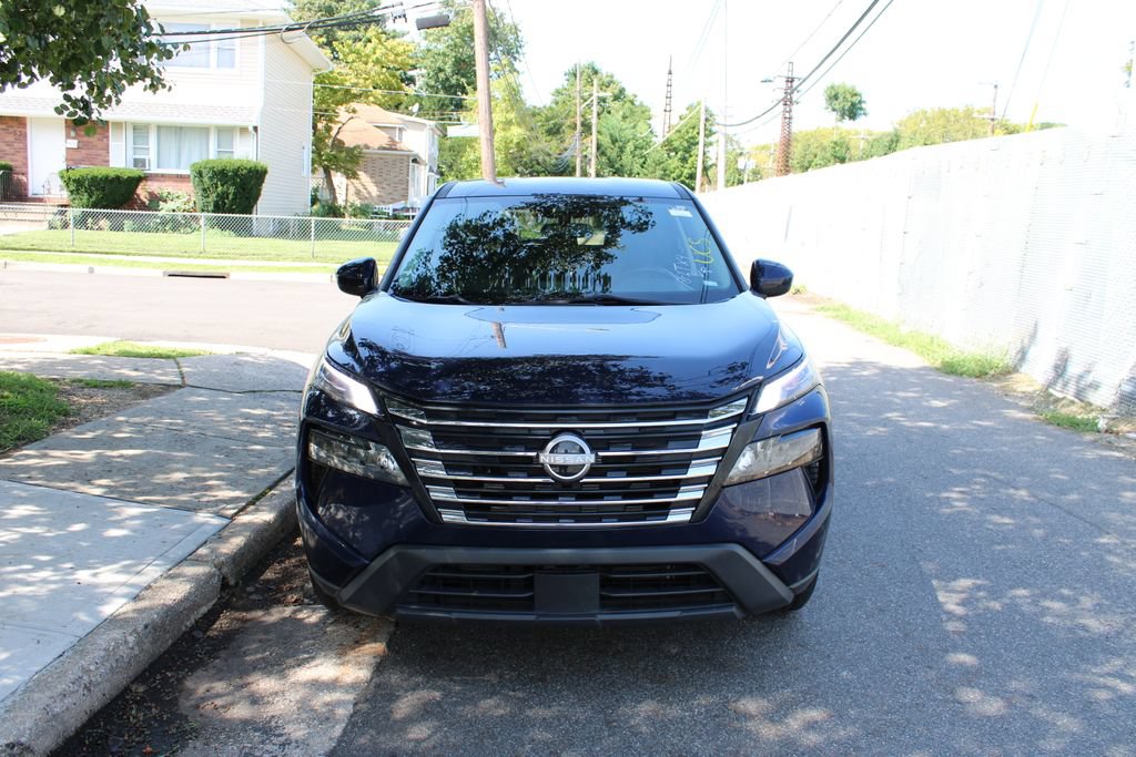 Used 2024 Nissan Rogue SV FWD image 3