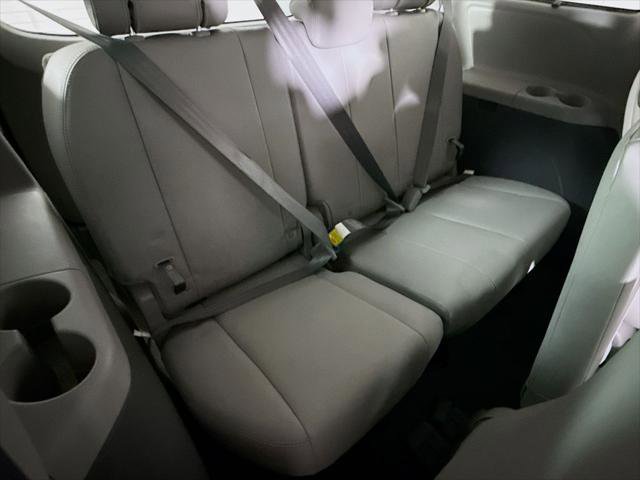 Certified 2019 Toyota Sienna XLE w/ Carpet Mat Package FWD image 28
