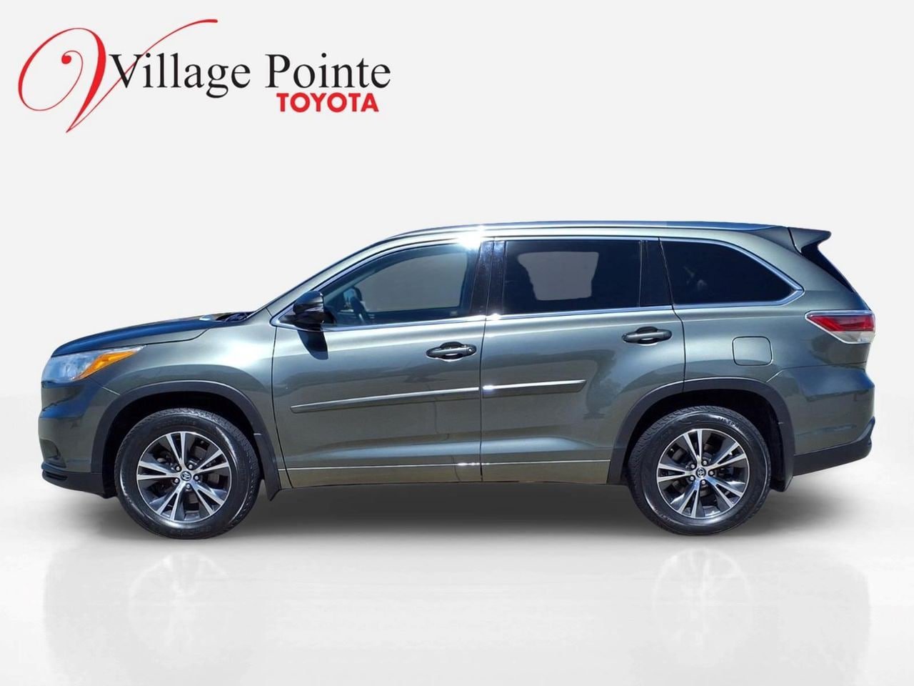 Certified 2016 Toyota Highlander XLE AWD/4WD image 2