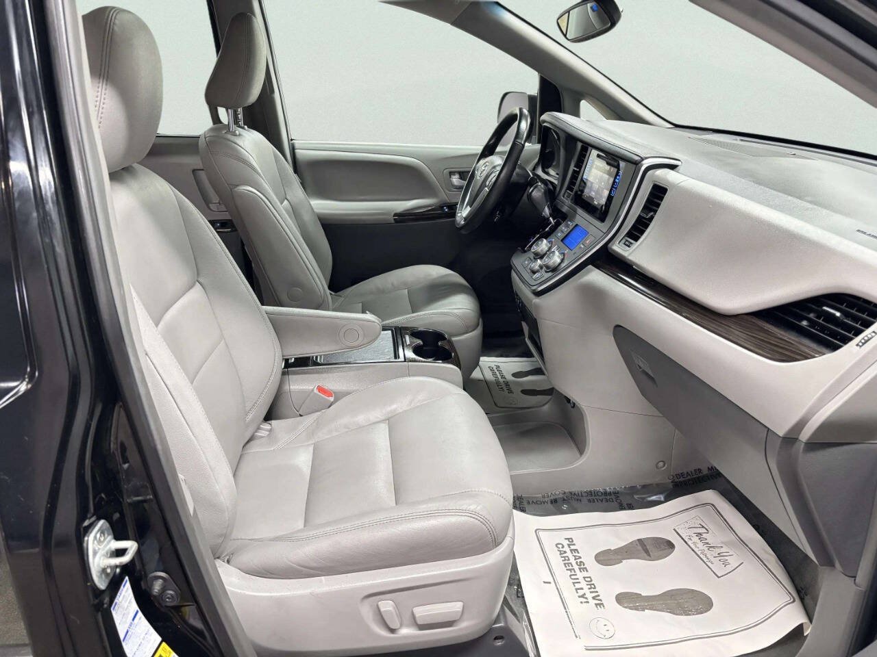 Used 2017 Toyota Sienna XLE Premium AWD/4WD image 22