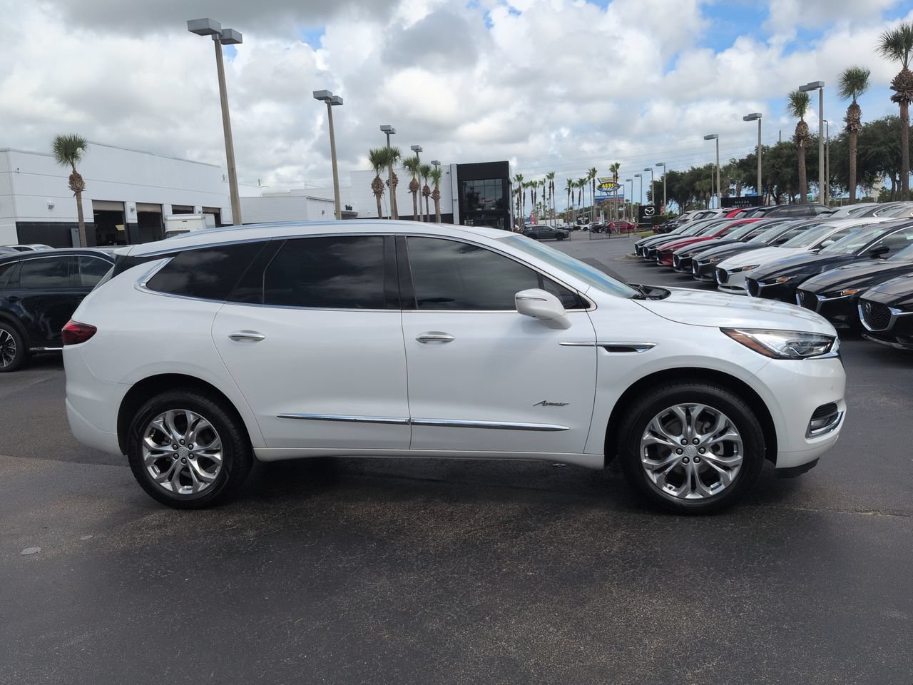 Used 2020 Buick Enclave Avenir w/ Avenir Technology Package AWD/4WD image 3