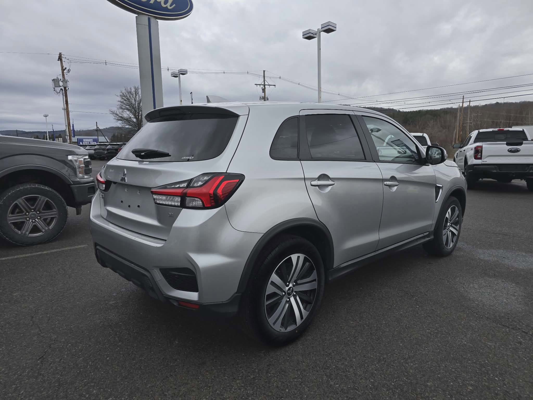 Used 2025 Mitsubishi Outlander Sport SE image 3