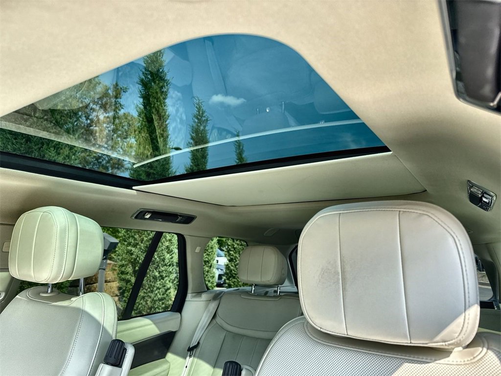 Certified 2023 Land Rover Range Rover SE image 18