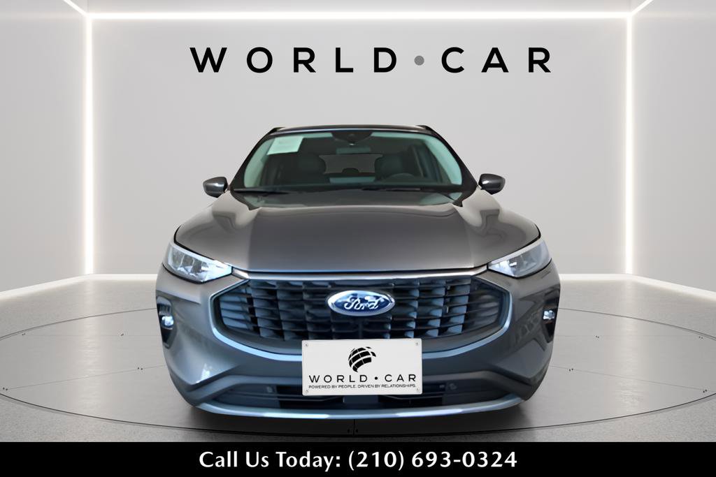 Used 2024 Ford Escape SE image 2