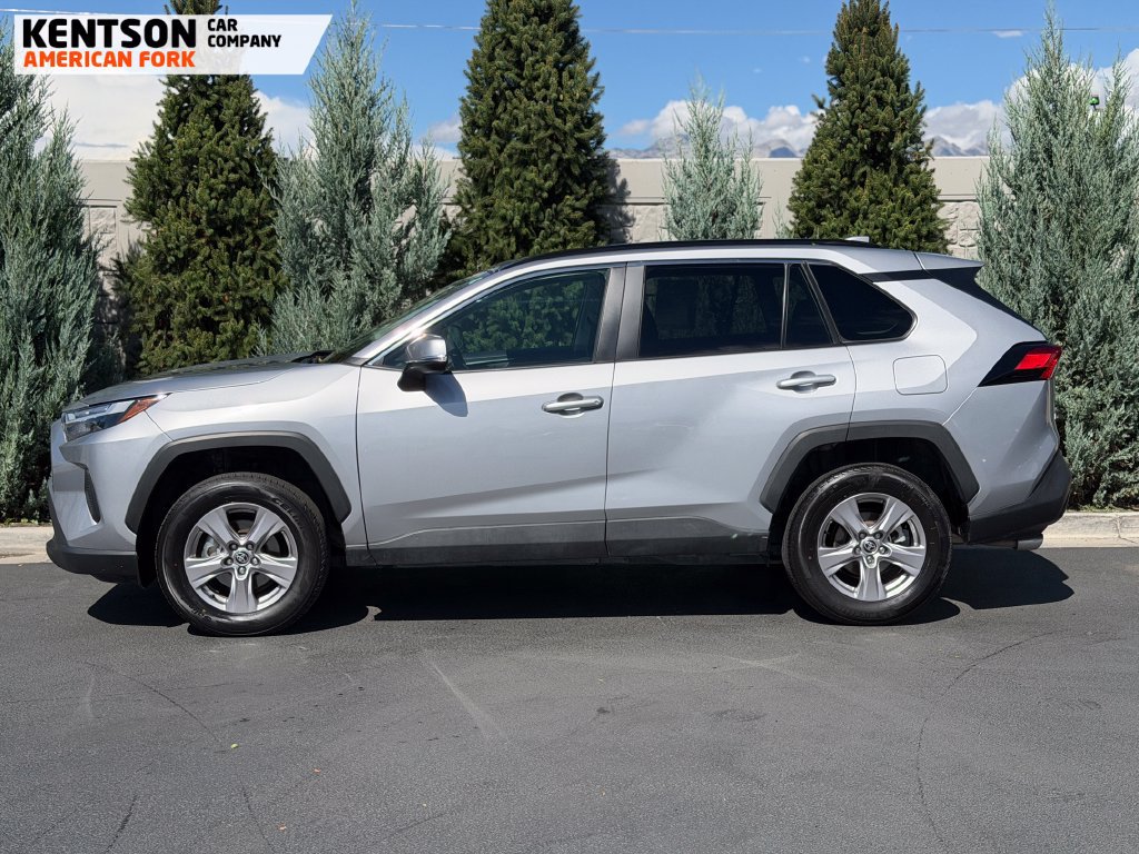 Used 2025 Toyota RAV4 XLE AWD/4WD image 4