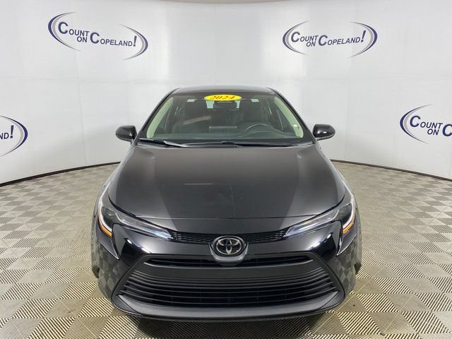 Used 2024 Toyota Corolla LE FWD image 2