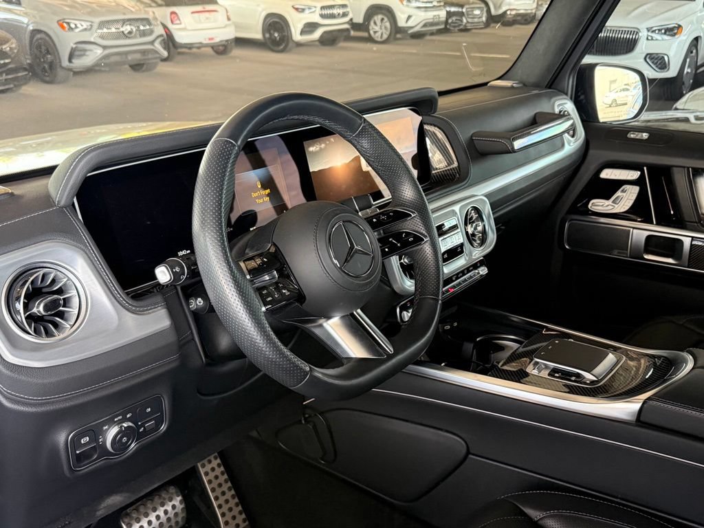 Used 2025 Mercedes-Benz G 550 image 2