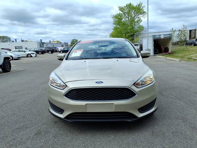 Used 2017 Ford Focus SE FWD image 2
