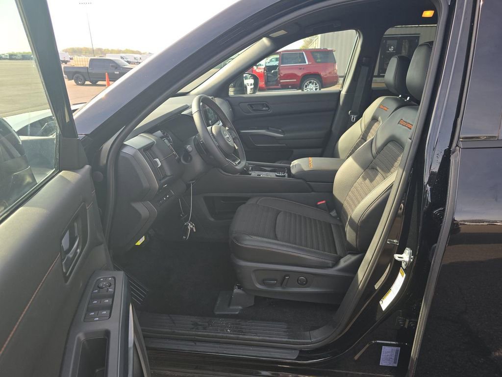 Certified 2025 Nissan Pathfinder Rock Creek image 7
