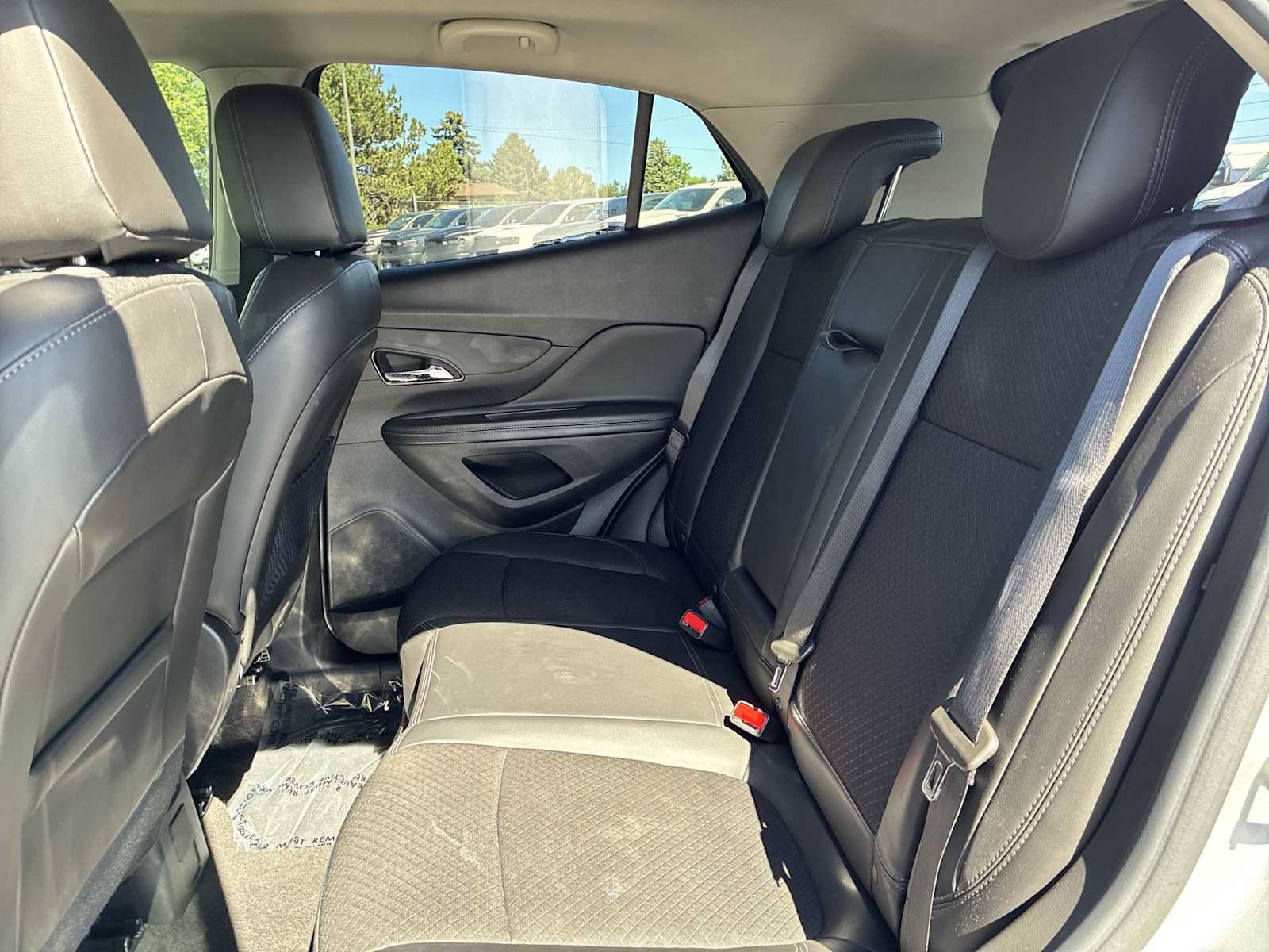 Used 2021 Buick Encore Preferred AWD/4WD image 23