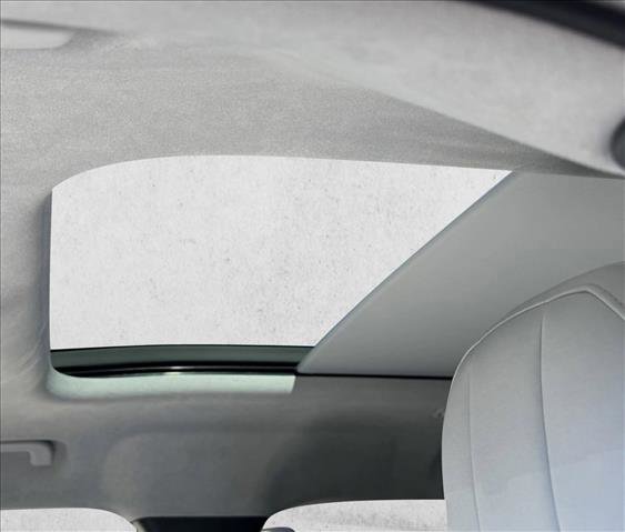 Used 2025 Land Rover Defender 110 V8 image 11