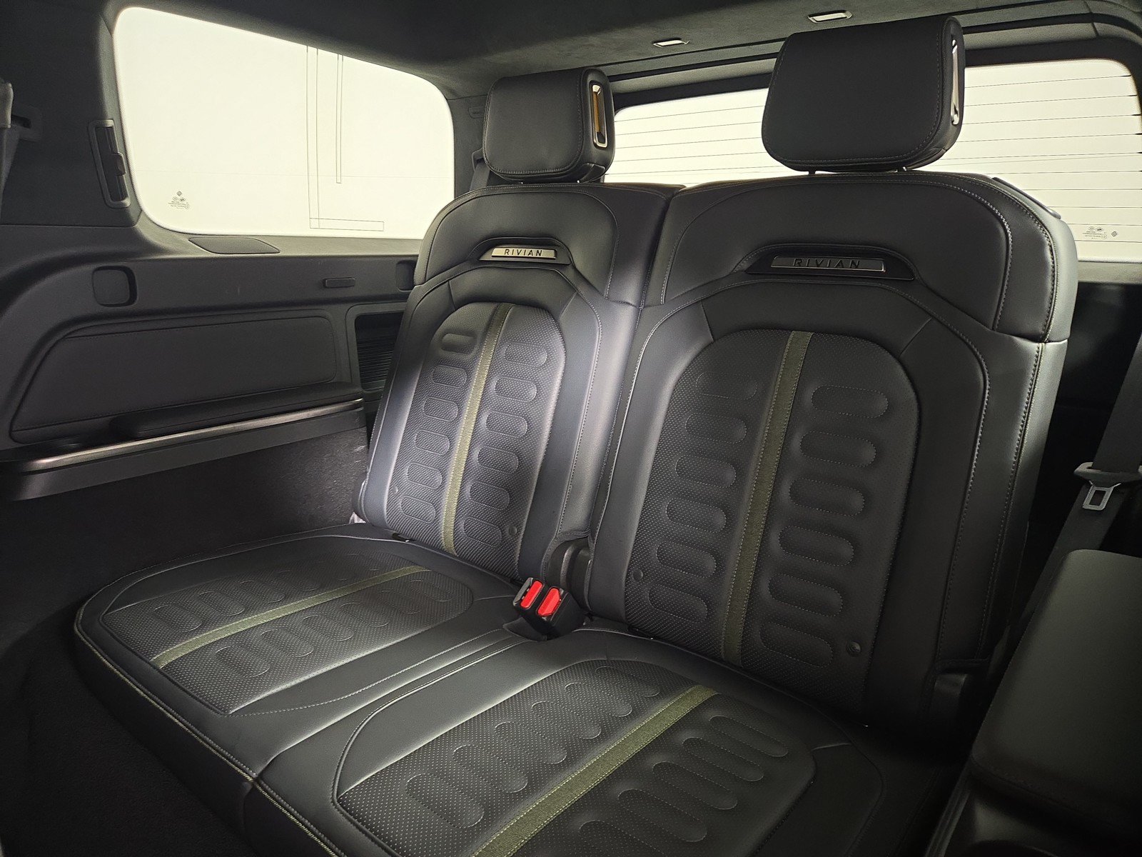 Used 2025 Rivian R1S Adventure AWD/4WD image 22