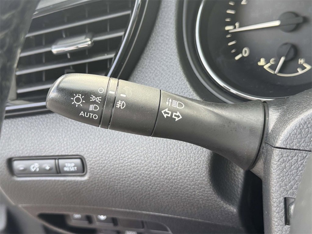 Used 2020 Nissan Rogue Sport SV w/ Technology Package image 24