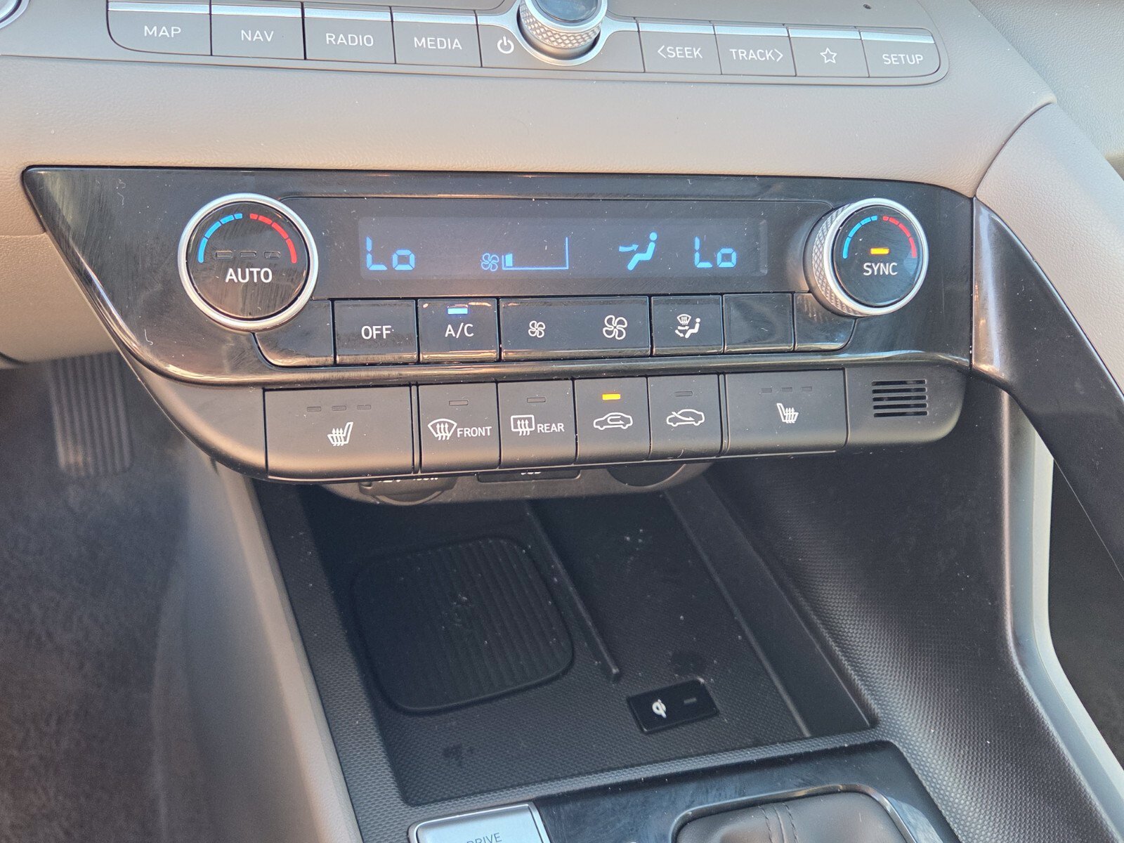 Used 2025 Hyundai Elantra SEL FWD image 21