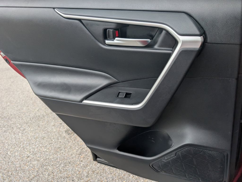 Used 2019 Toyota RAV4 XLE Premium FWD image 25