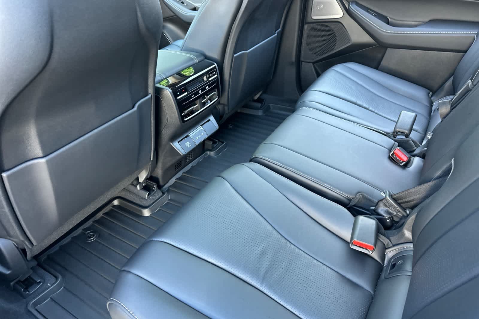 Certified 2026 Acura MDX w/ Technology Package AWD/4WD image 9