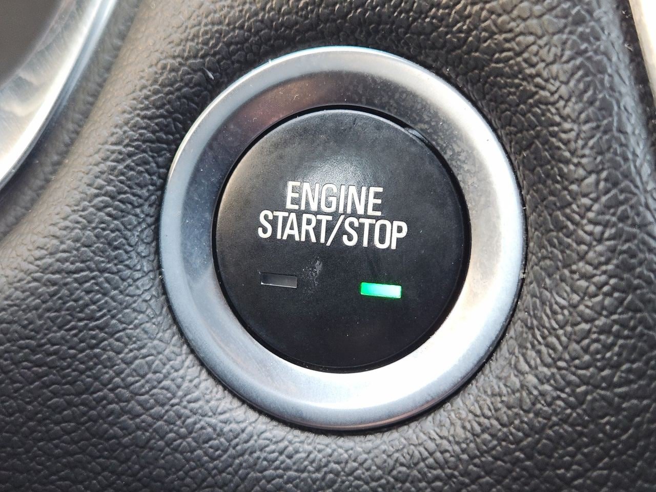 Used 2023 Chevrolet Traverse LT FWD image 17