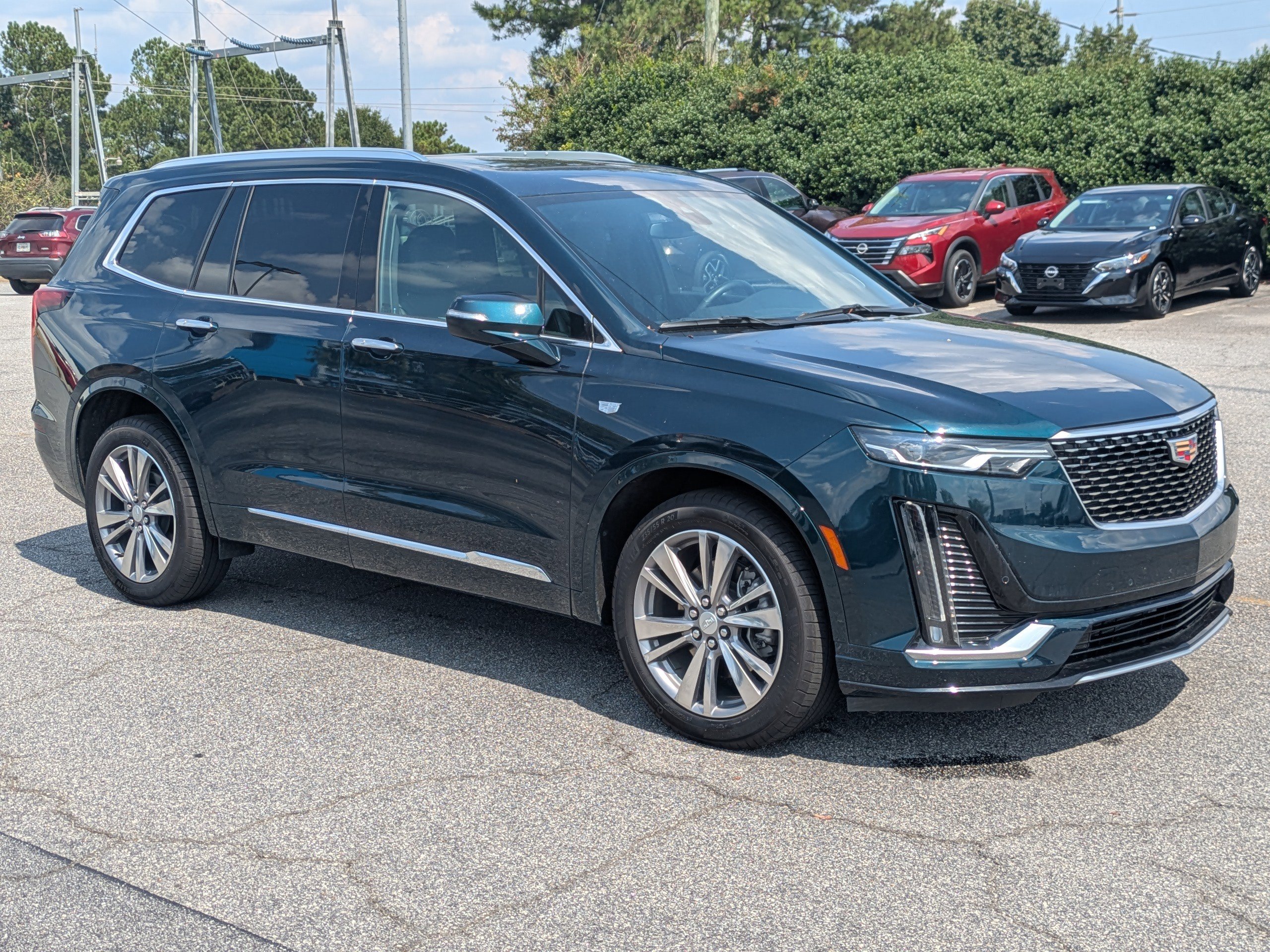 Used 2025 Cadillac XT6 Premium Luxury image 2