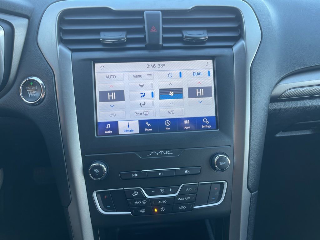 Used 2020 Ford Fusion SE image 12