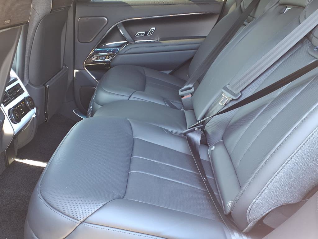 New 2025 Land Rover Range Rover SV image 5