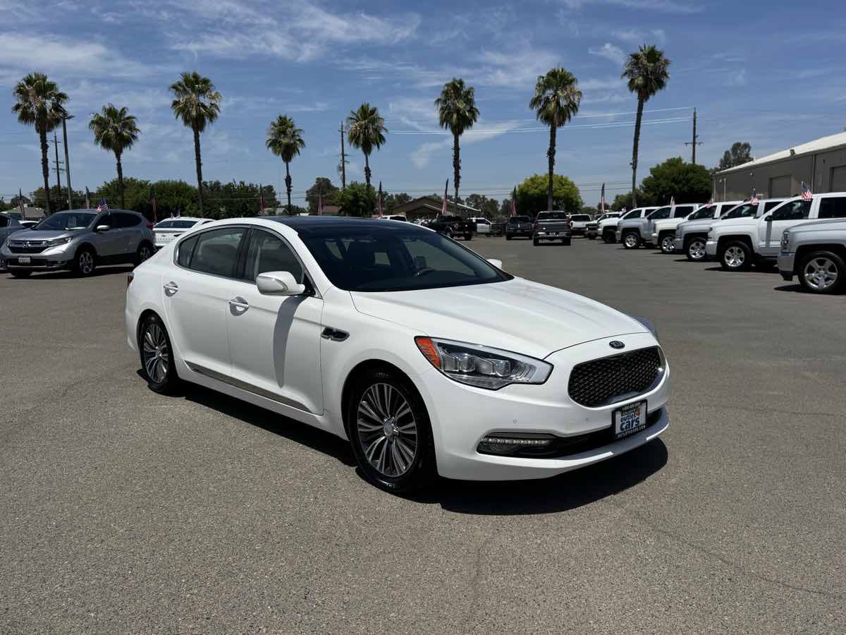 Used 2017 Kia K900 Luxury RWD image 2