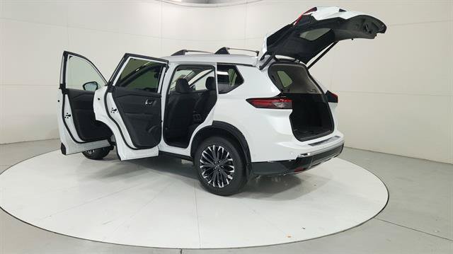 Certified 2026 Nissan Rogue Platinum w/ Platinum Premium Package AWD/4WD image 30