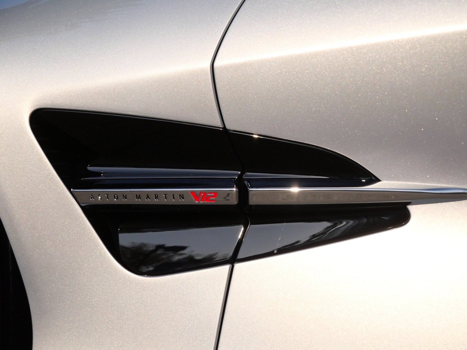 New 2026 Aston Martin Vanquish Convertible RWD image 9
