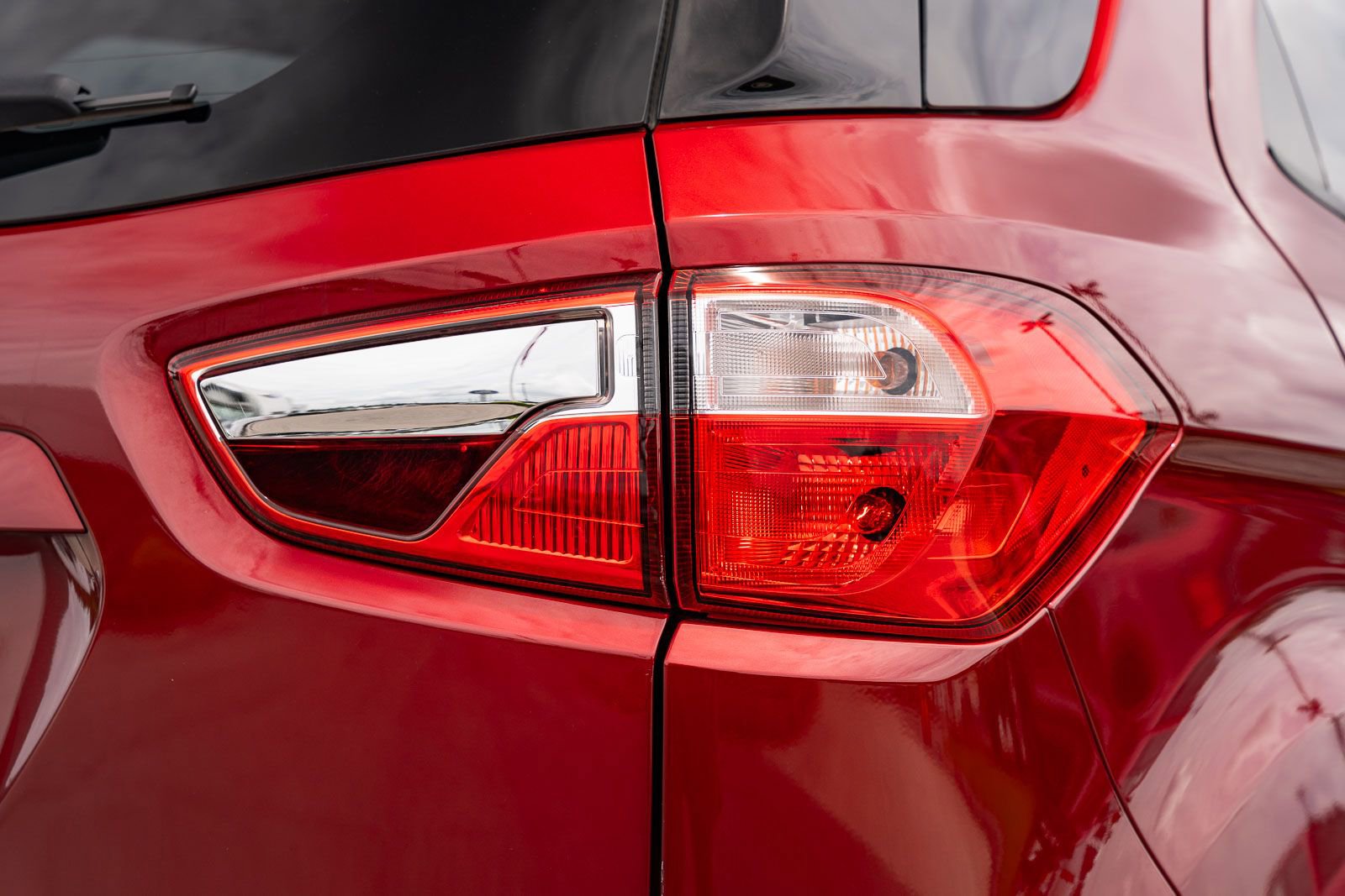 Certified 2018 Ford EcoSport SE w/ SE Convenience Package FWD image 14