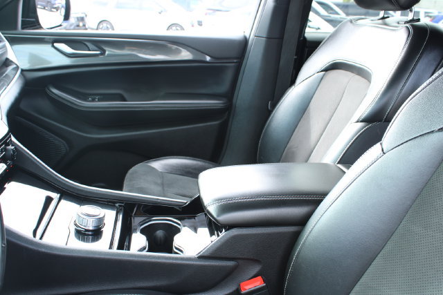 Used 2023 Jeep Grand Cherokee L Laredo RWD image 30