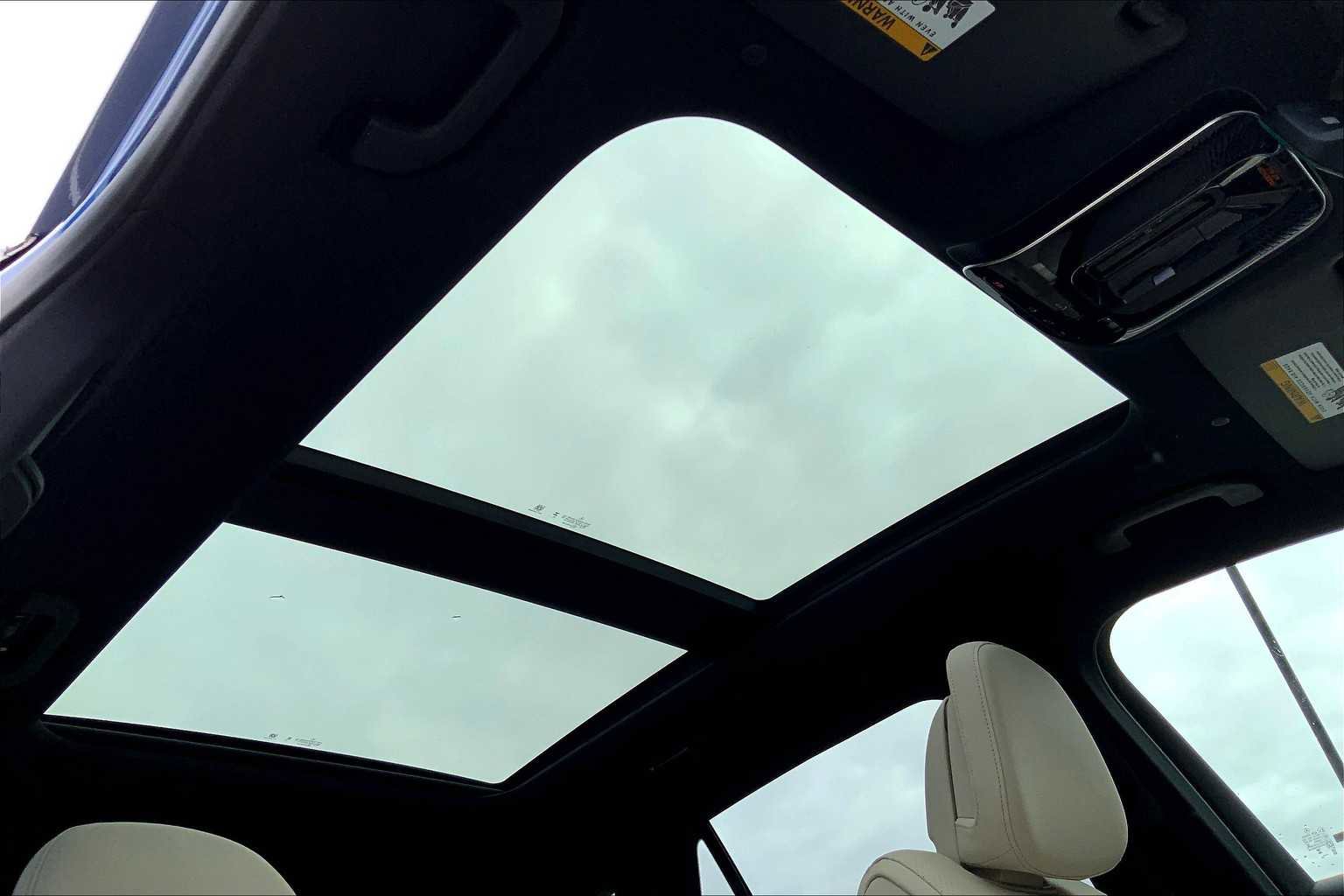 Certified 2025 Mercedes-Benz GLC 300 4MATIC image 11