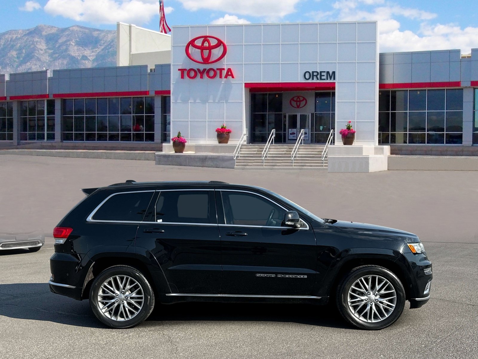 Used 2017 Jeep Grand Cherokee Summit w/ Platinum Series Group RWD image 3
