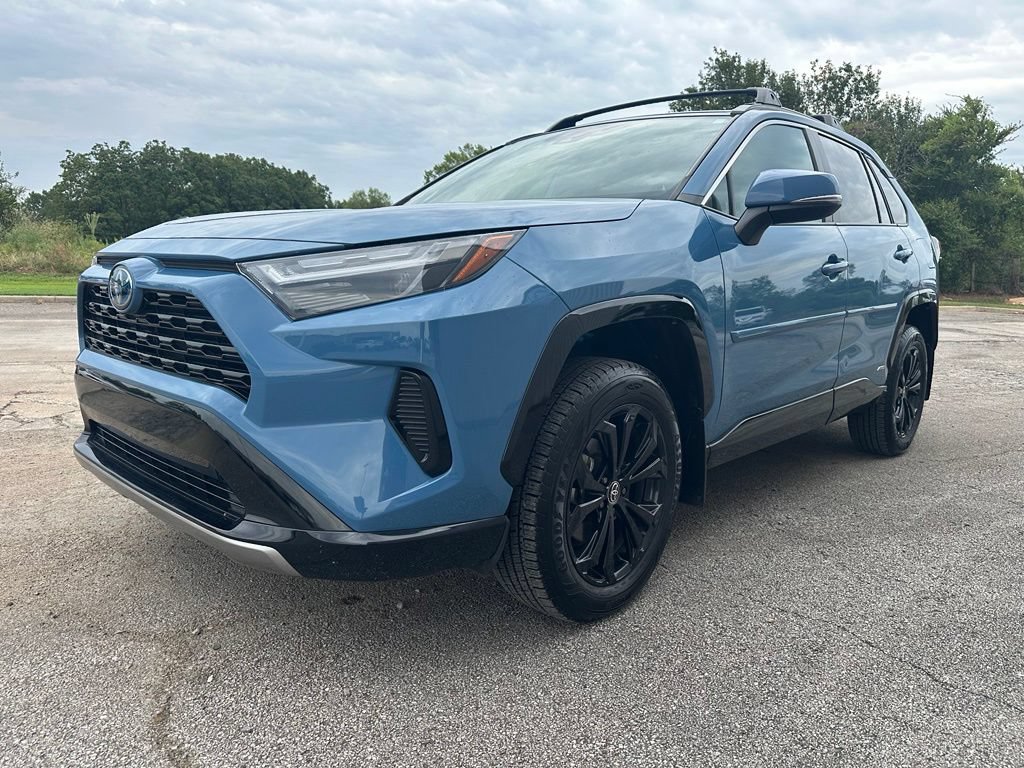 Used 2022 Toyota RAV4 SE AWD/4WD image 1