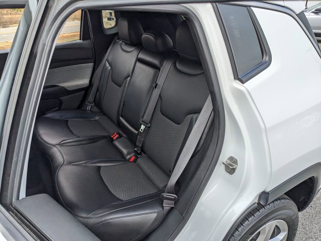 Used 2024 Jeep Compass Latitude image 38