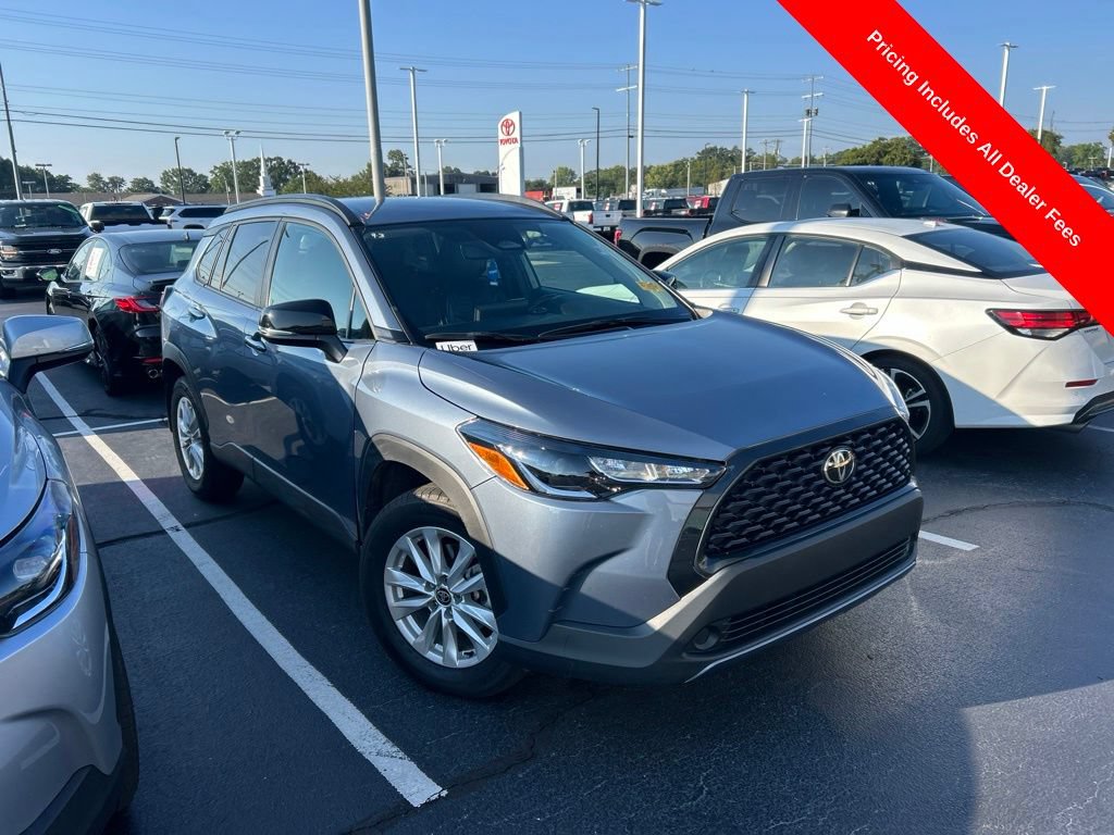 Used 2025 Toyota Corolla Cross LE FWD image 1