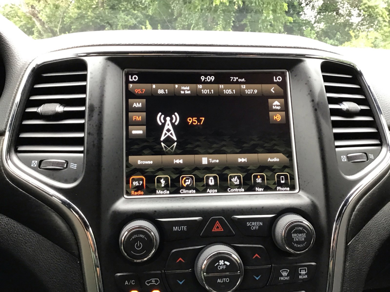 Used 2018 Jeep Grand Cherokee Altitude AWD/4WD image 17