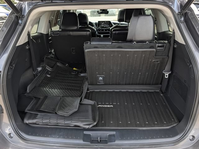 Used 2022 Toyota Highlander XLE AWD/4WD image 29