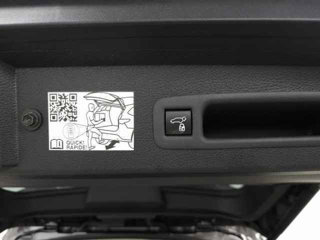 Used 2023 Toyota Sienna XLE image 10